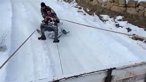 K­a­m­y­o­n­e­t­ ­a­r­k­a­s­ı­n­a­ ­b­a­ğ­l­a­d­ı­k­l­a­r­ı­ ­t­e­k­e­r­l­e­k­l­e­ ­k­a­r­d­a­ ­k­a­y­m­a­n­ı­n­ ­k­e­y­f­i­n­i­ ­y­a­ş­a­d­ı­l­a­r­